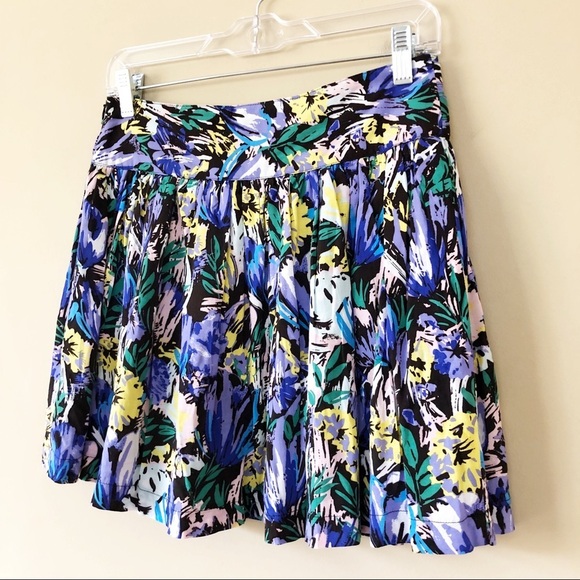 xxi | Flouncy Button-Detail Floral Skirt Size M - Picture 5 of 8